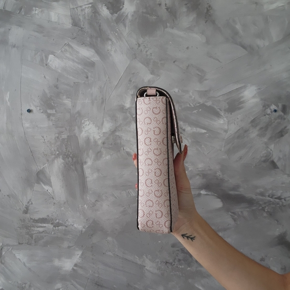 Guess Crossbody bag. - Picture 2 of 4